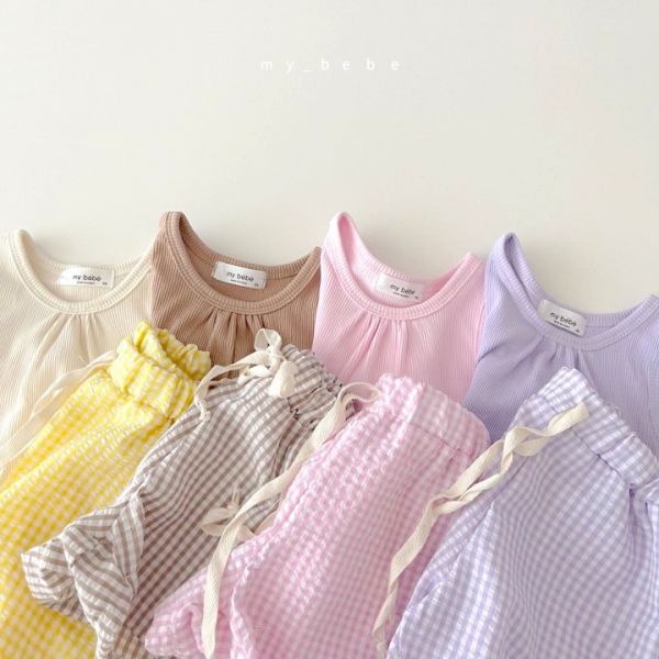 薄款無袖背心+棉麻短褲 