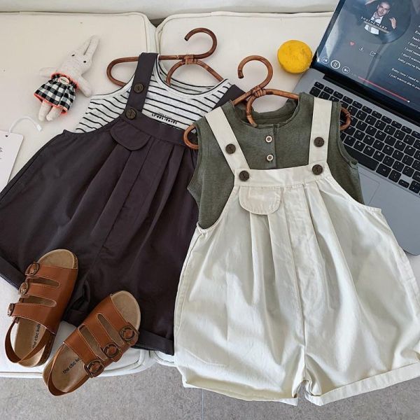 素色單口袋休閒吊帶短褲 