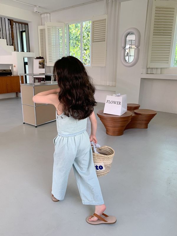 牛仔刺繡背心+直筒牛仔褲 