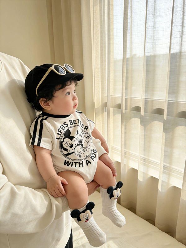 落肩雙槓米奇印花寬鬆包屁衣(贈襪)(2款) 