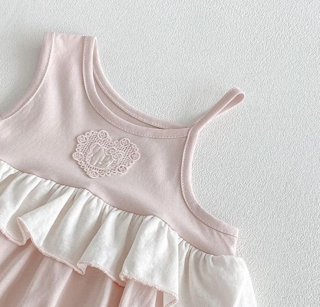 不對稱背心蕾絲拼接包屁衣 