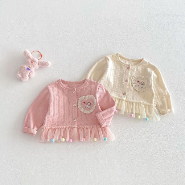 愛心狗狗布標毛球網紗開扣上衣 