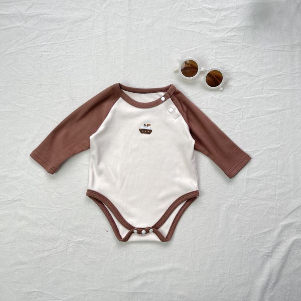 新生兒撞色拚袖可愛肩釦包屁衣 