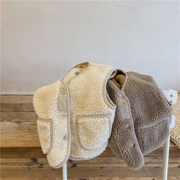 滾邊羊羔毛雙口袋背心 