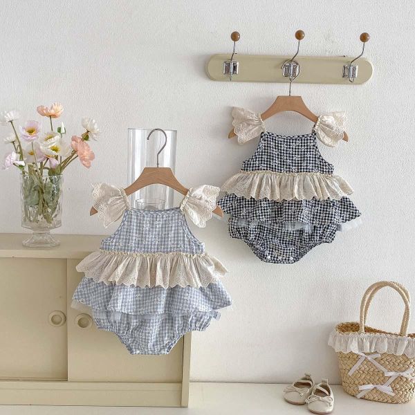 格紋小花蕾絲拼接細肩包屁裙 