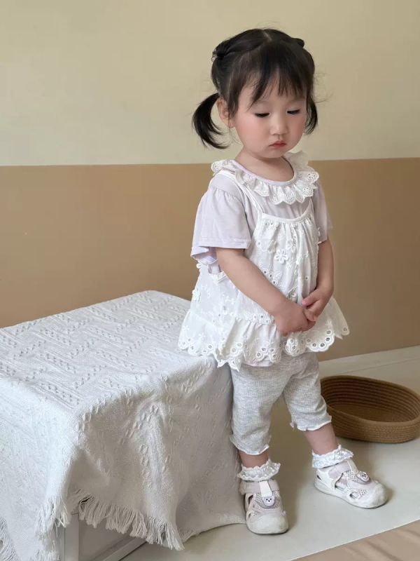 甜美蕾絲領上衣+罩衫+木耳邊彈力褲套裝 