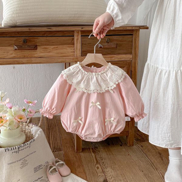 早春蕾絲翻領蝴蝶結包屁衣 