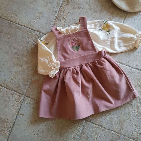 燈芯絨小花刺繡吊帶裙 