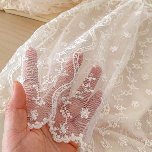 方領蕾絲繡花泡袖包屁衣 