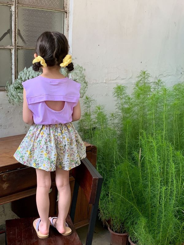 小心機微露背女童無袖上衣 