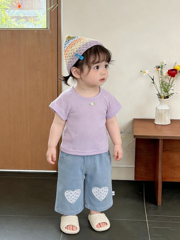 小花貼標微鏤空透氣上衣 