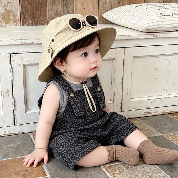 兩件式素背心+豹紋吊帶短褲套裝 