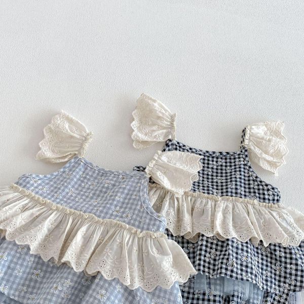 格紋小花蕾絲拼接細肩包屁裙 