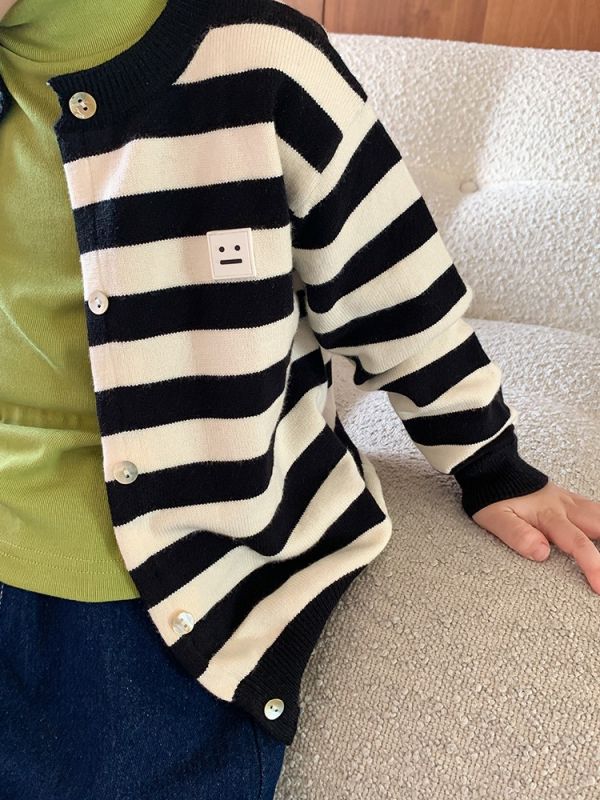 百搭薄款布標針織外套 