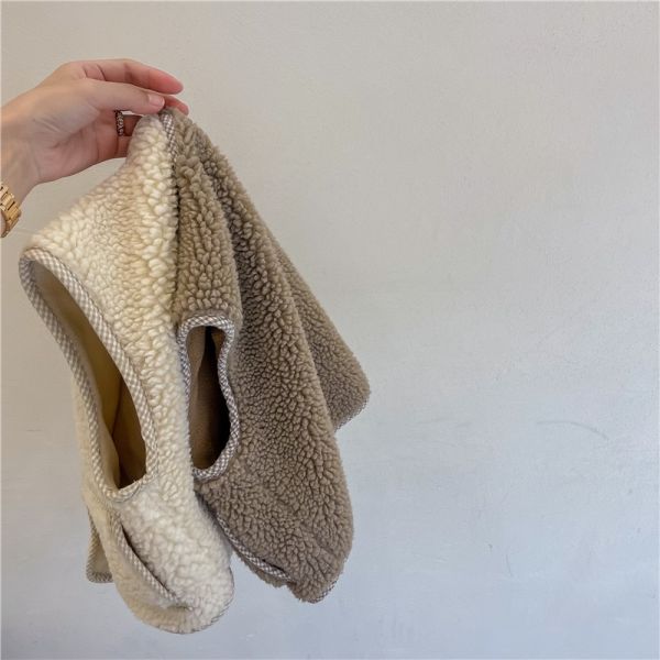 滾邊羊羔毛雙口袋背心 