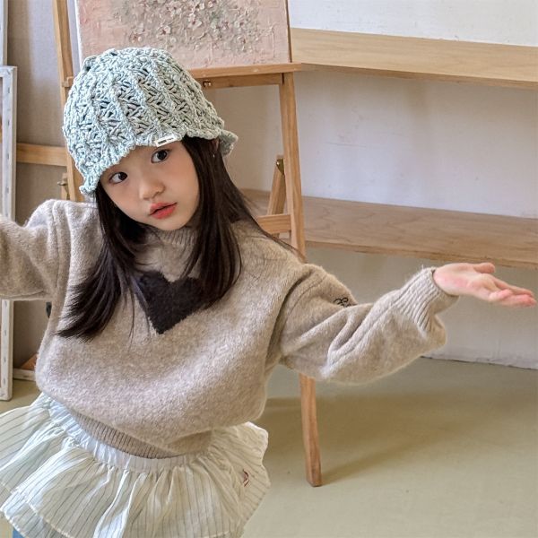 撞色愛心字母袖刺繡簡約毛衣(2色) 