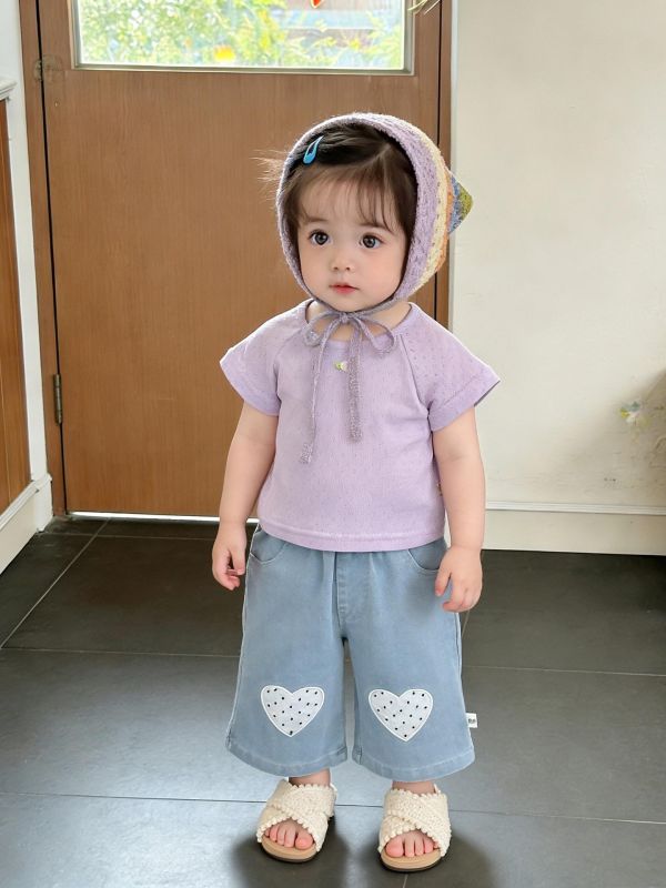 小花貼標微鏤空透氣上衣 