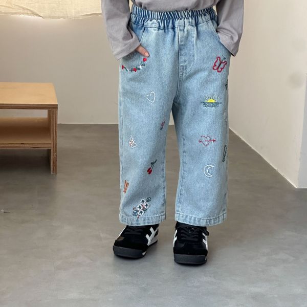 百搭可愛刺繡牛仔直筒褲 