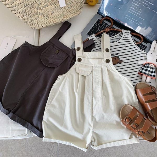 素色單口袋休閒吊帶短褲 