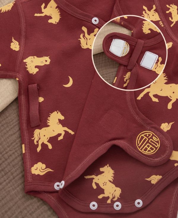 新生兒滿版小馬側開純棉包屁衣 