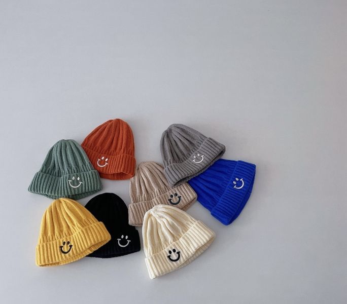 百搭笑臉刺繡針織瓜皮毛帽 