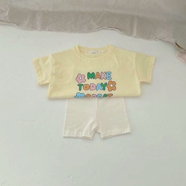 彩色字母上衣+素色打底短褲套裝 