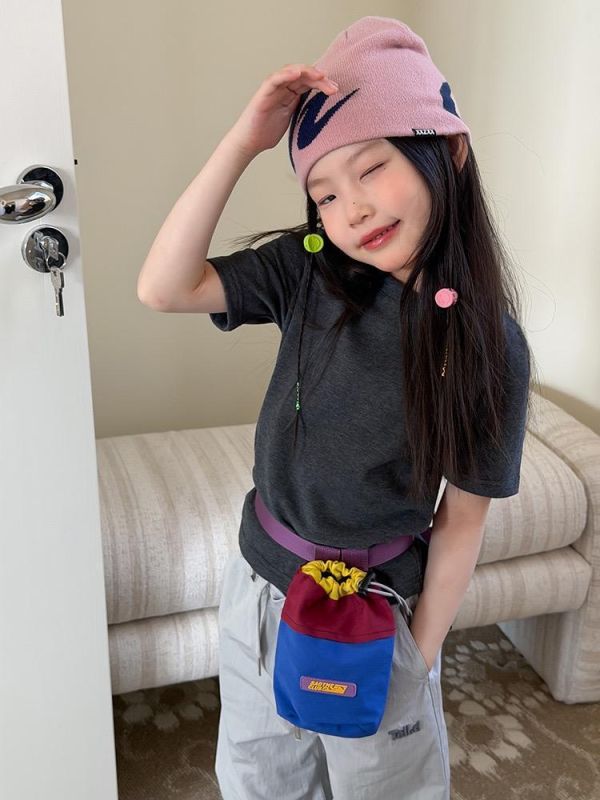 素色彈力後背小字母基礎T恤上衣 