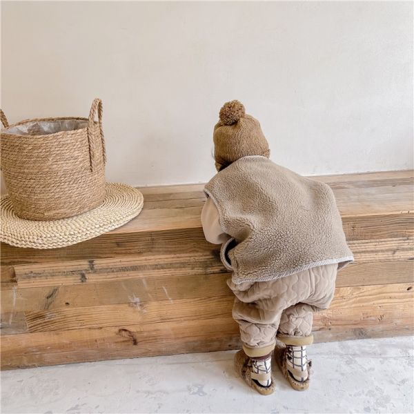 滾邊羊羔毛雙口袋背心 