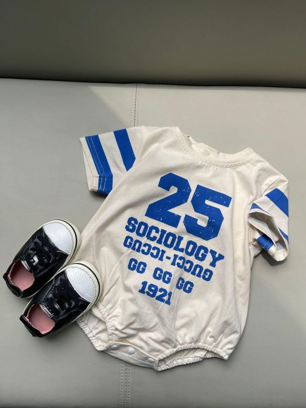 運動風25字母撞色包屁衣 