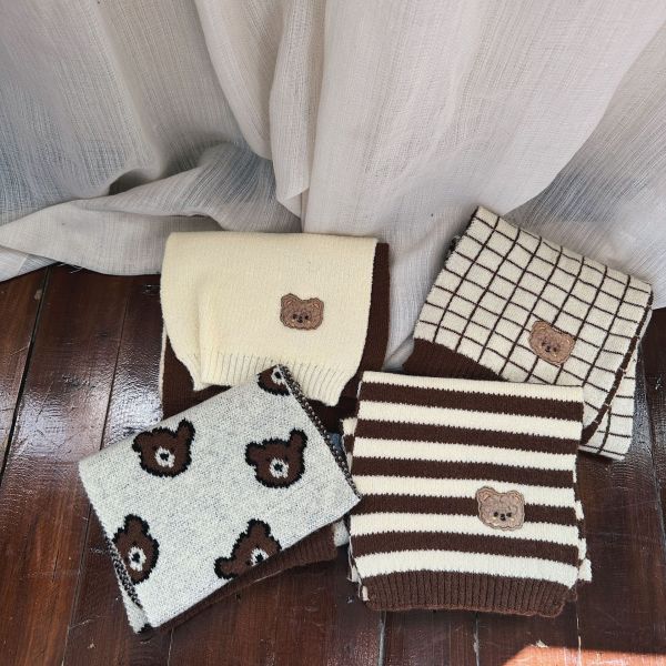 卡通小熊刺繡圍巾 