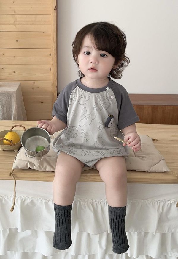 可愛塗鴉企鵝布偶拼袖包屁衣 