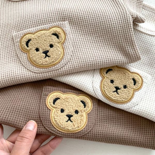 華夫格小熊刺繡單口袋上衣 