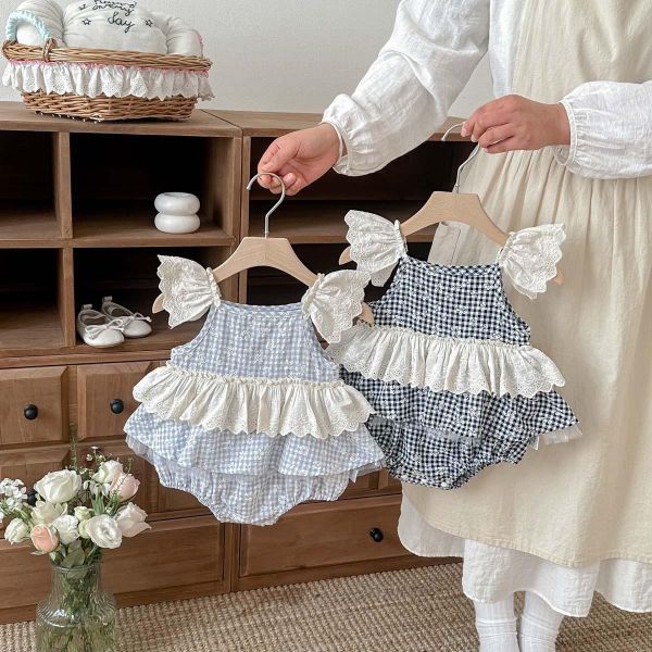 格紋小花蕾絲拼接細肩包屁裙 