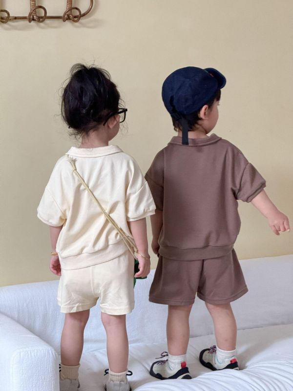 運動風翻領字母素色兩件式套裝 