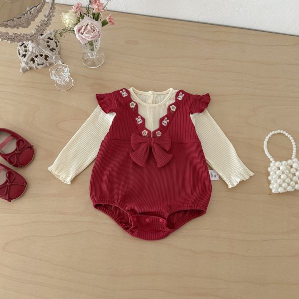 假兩件兔子刺繡V領包屁衣 