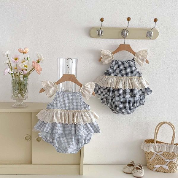 格紋小花蕾絲拼接細肩包屁裙 