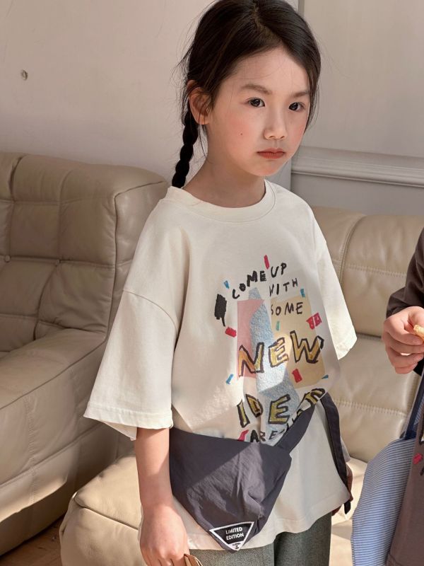 百搭男女童塗鴉寬鬆上衣 