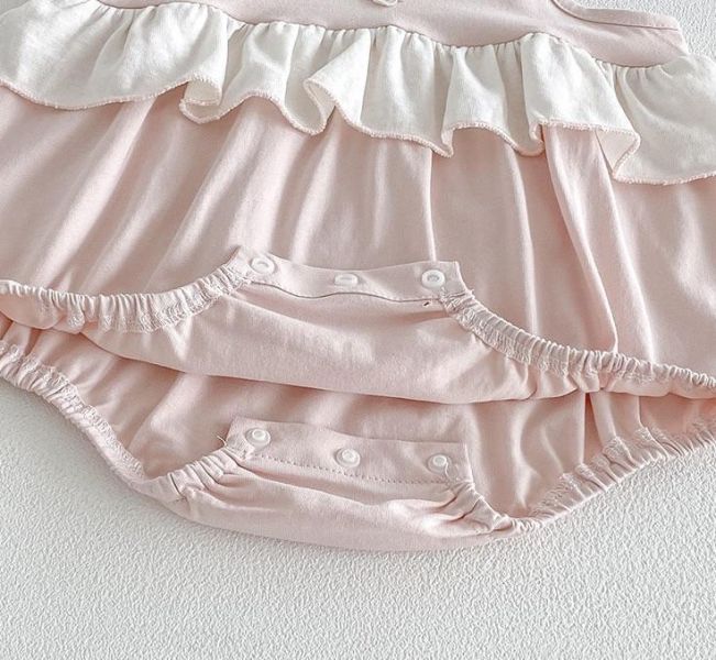 不對稱背心蕾絲拼接包屁衣 