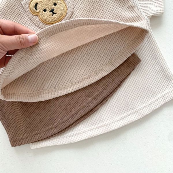 華夫格小熊刺繡單口袋上衣 