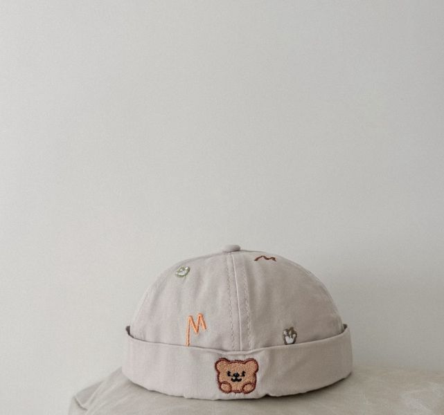 痞帥小熊字母刺繡瓜皮帽 
