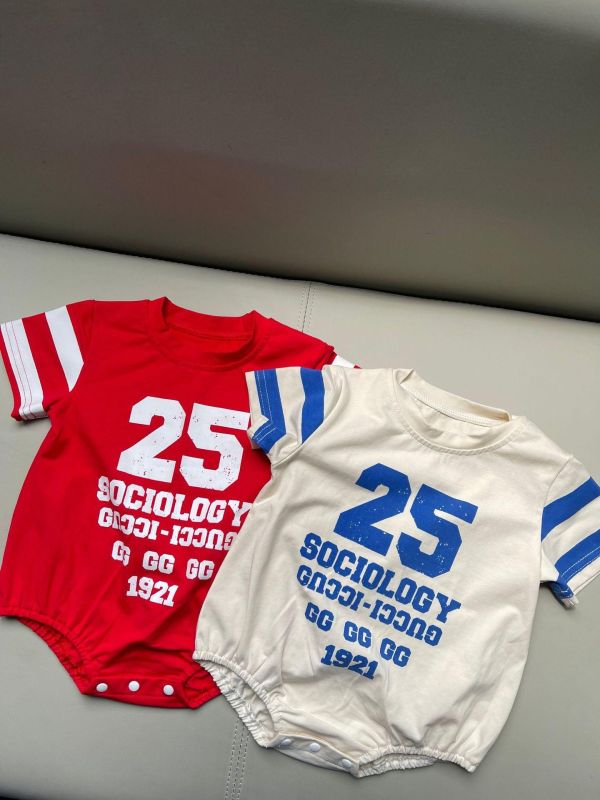 運動風25字母撞色包屁衣 