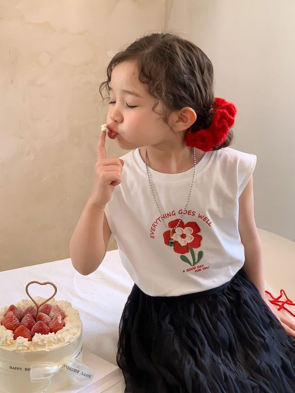 小心機微露背女童無袖上衣 