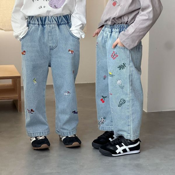 百搭可愛刺繡牛仔直筒褲 