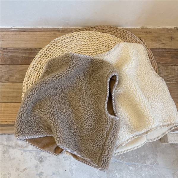 滾邊羊羔毛雙口袋背心 