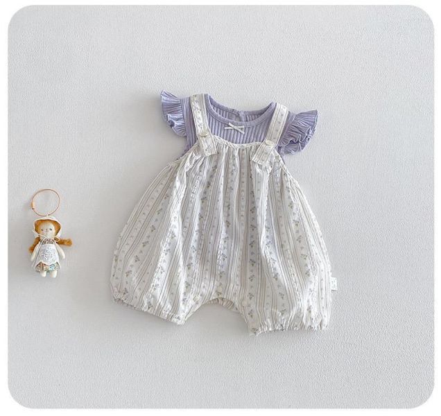 飛袖螺紋上衣+碎花吊帶蘿蔔褲 