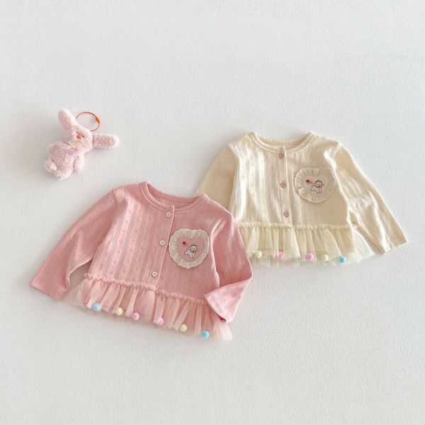 愛心狗狗布標毛球網紗開扣上衣 