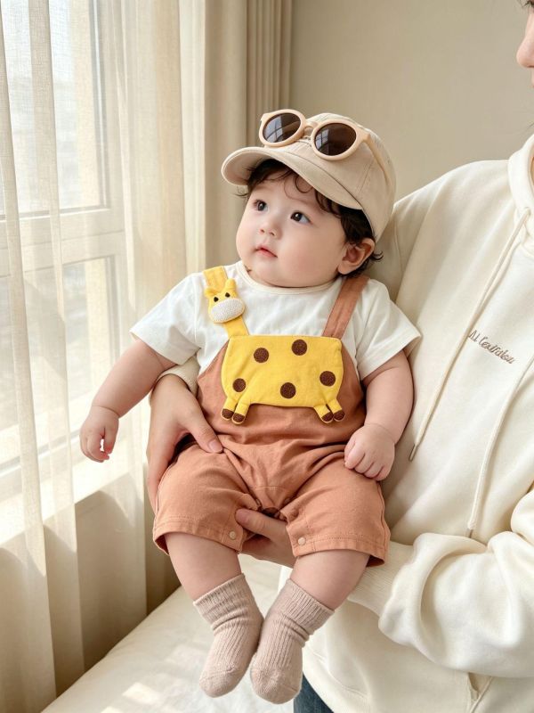 假兩件長頸鹿貼布吊帶連身裝 