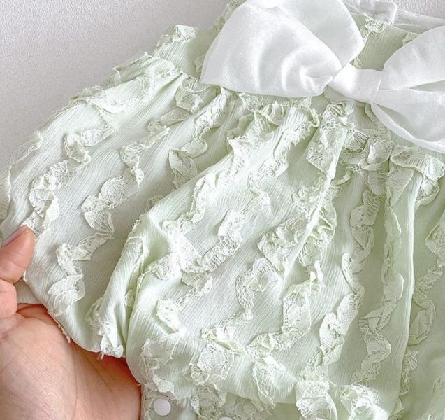 大蝴蝶結壓紋無袖包屁衣 