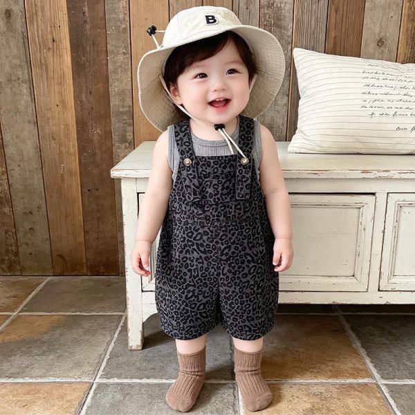 兩件式素背心+豹紋吊帶短褲套裝 