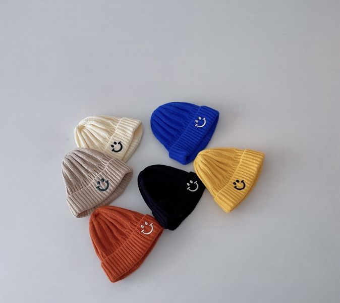 百搭笑臉刺繡針織瓜皮毛帽 